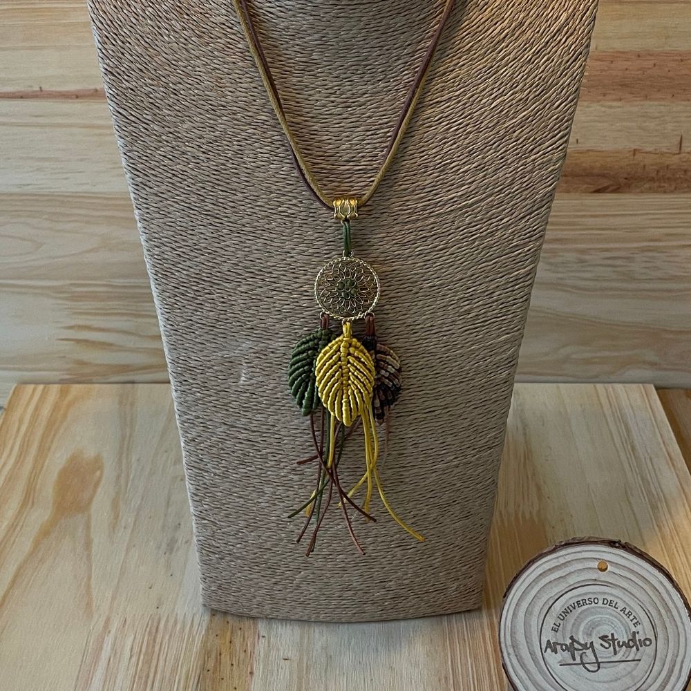 Collar Ánga